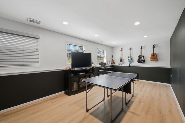 572 N Walnut Lane, Schaumburg, IL 60194