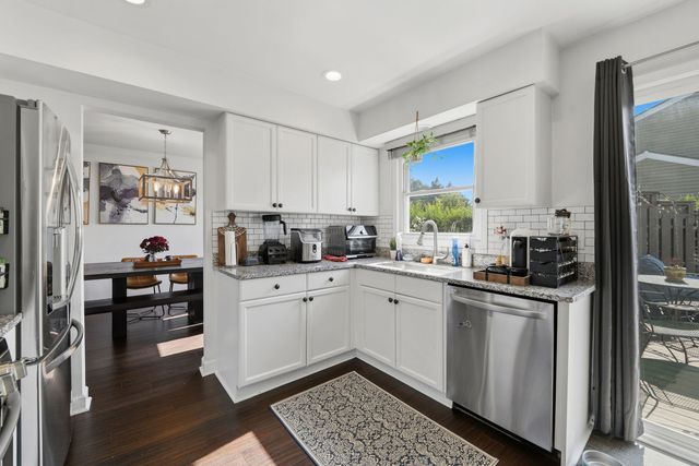 572 N Walnut Lane, Schaumburg, IL 60194