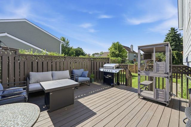 572 N Walnut Lane, Schaumburg, IL 60194