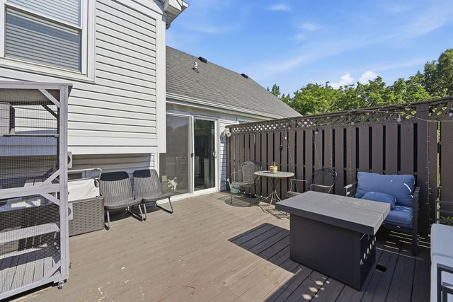 572 N Walnut Lane, Schaumburg, IL 60194