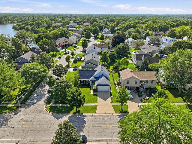572 N Walnut Lane, Schaumburg, IL 60194