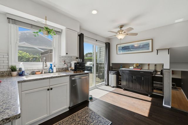 572 N Walnut Lane, Schaumburg, IL 60194