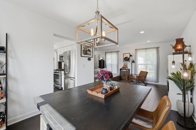 572 N Walnut Lane, Schaumburg, IL 60194