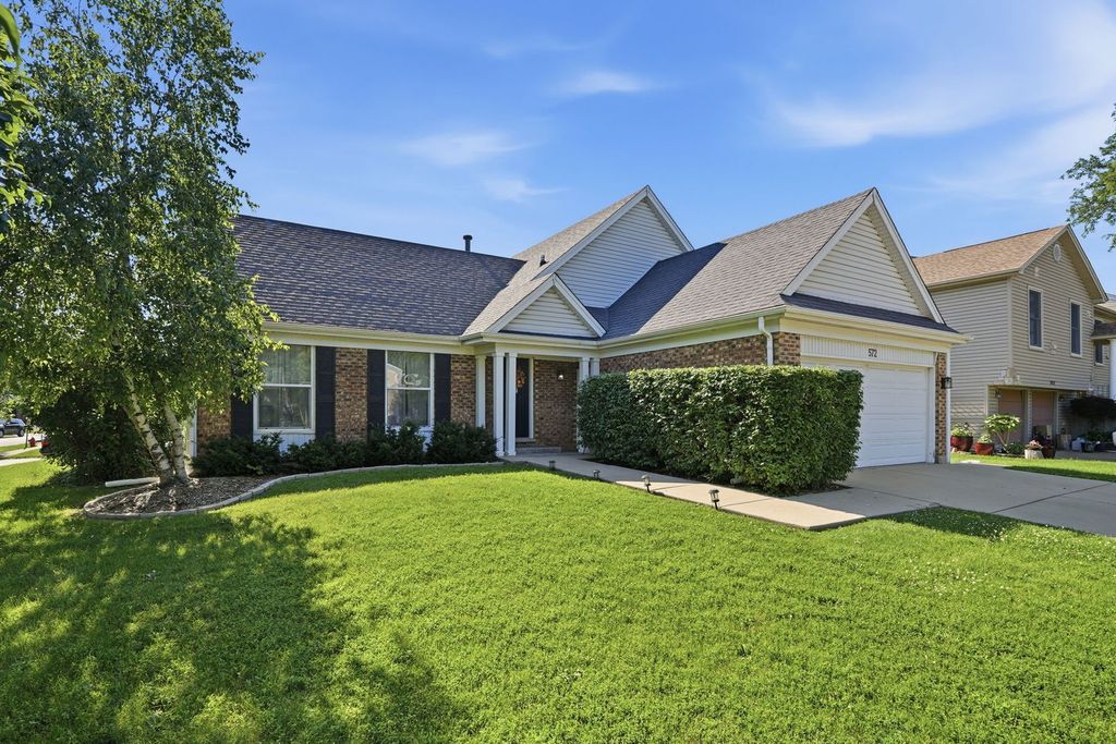 572 N Walnut Lane, Schaumburg, IL 60194 — photo 2