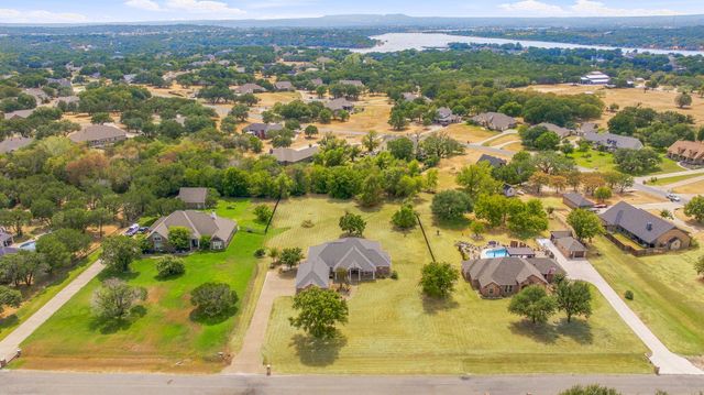 2105 Wood Duck Lane, Granbury, TX 76049