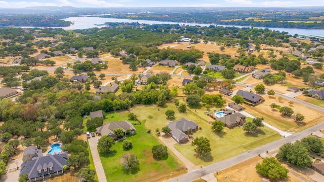 2105 Wood Duck Lane, Granbury, TX 76049