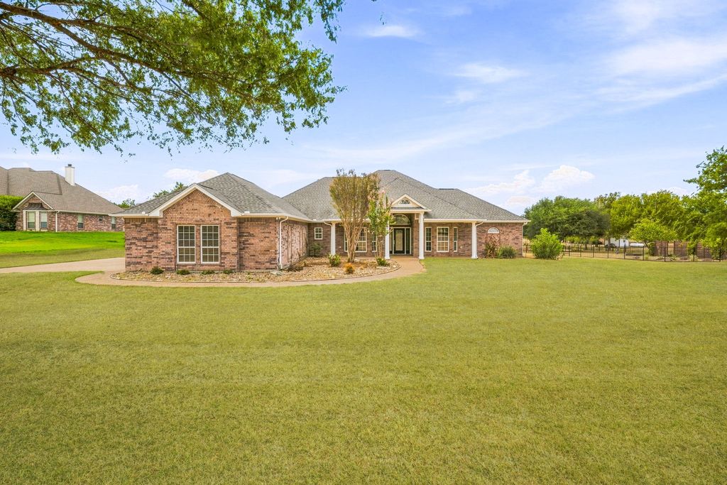 2105 Wood Duck Lane, Granbury, TX 76049