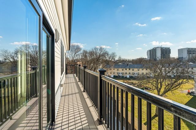 16 Foster Ct 3B, Medford, MA 02155