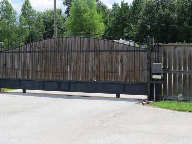 711 County Road 5006, Cleveland, TX 77327