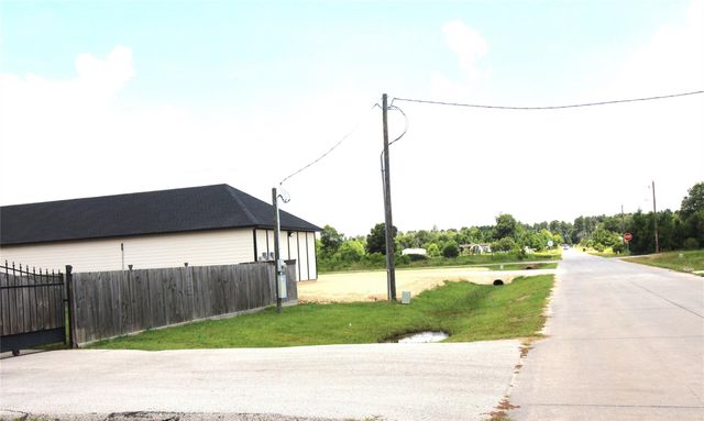 711 County Road 5006, Cleveland, TX 77327