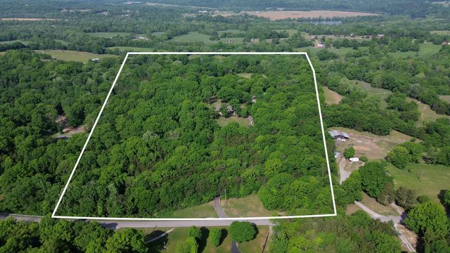 1520 Puryears Bend Rd, Hartsville, TN 37074