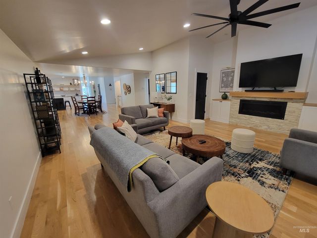 809 E Pennsylvania Dr, Boise, ID 83706