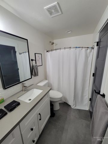 809 E Pennsylvania Dr, Boise, ID 83706