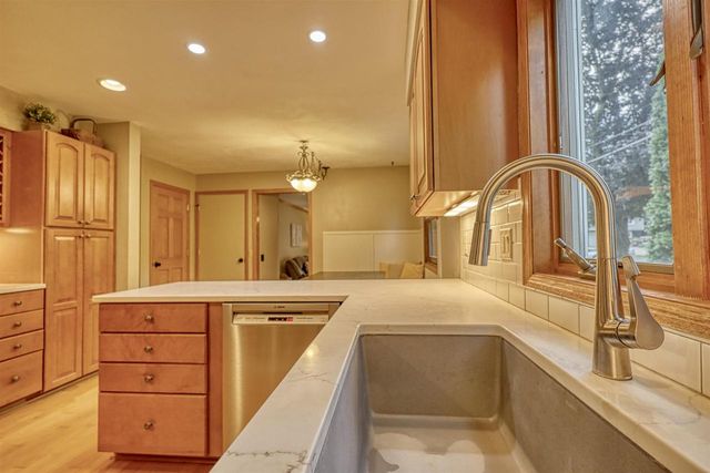 7315 Voss Parkway, Middleton, WI 53562
