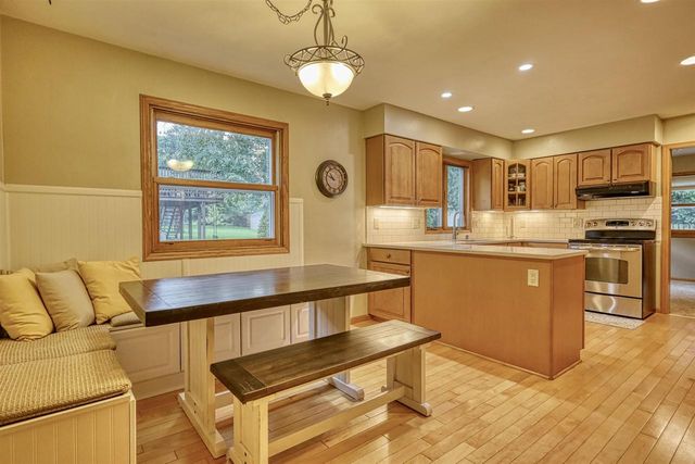 7315 Voss Parkway, Middleton, WI 53562