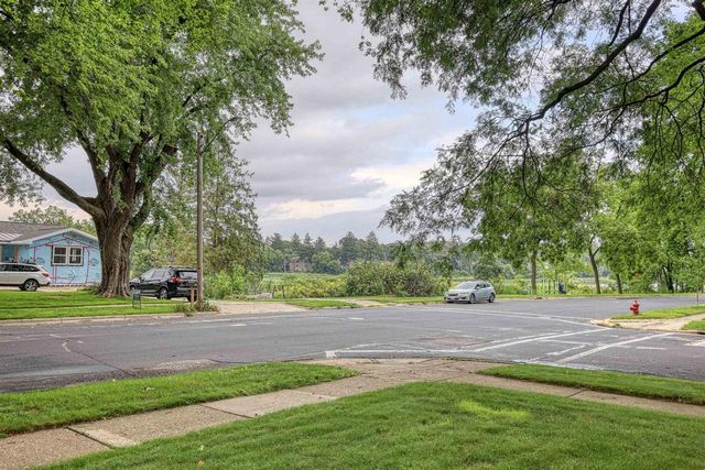 7315 Voss Parkway, Middleton, WI 53562