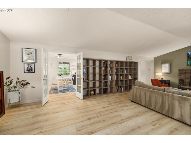 4363 WOODSIDE Cir, Lake Oswego, OR 97035