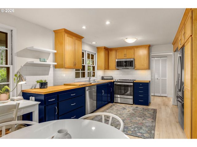 4363 WOODSIDE Cir, Lake Oswego, OR 97035