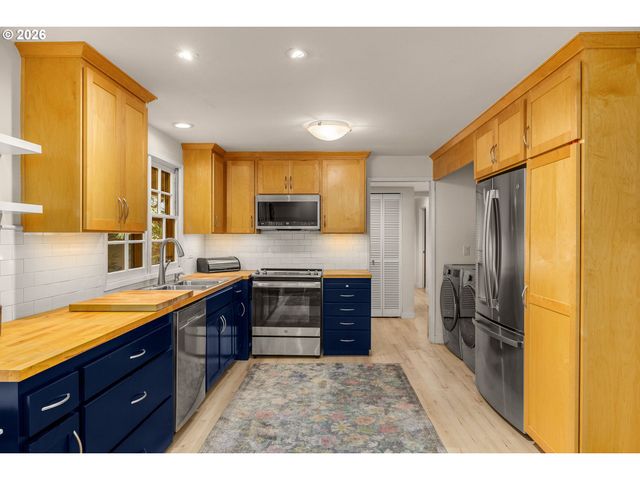 4363 WOODSIDE Cir, Lake Oswego, OR 97035