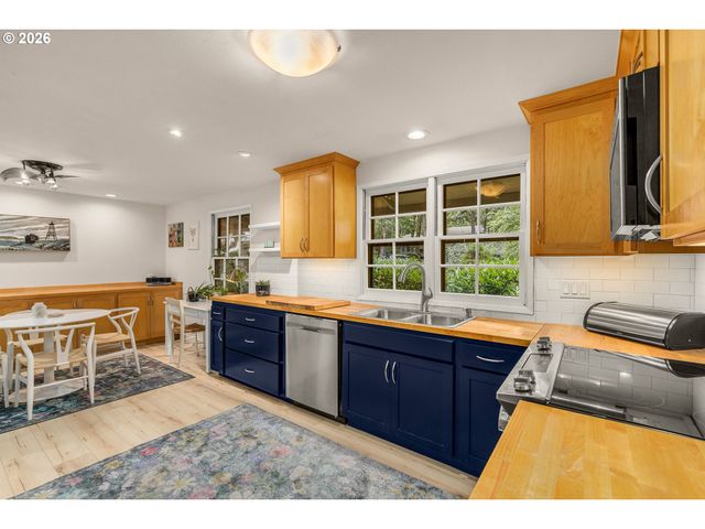 4363 WOODSIDE Cir, Lake Oswego, OR 97035