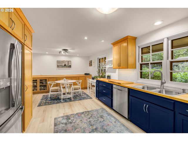 4363 WOODSIDE Cir, Lake Oswego, OR 97035