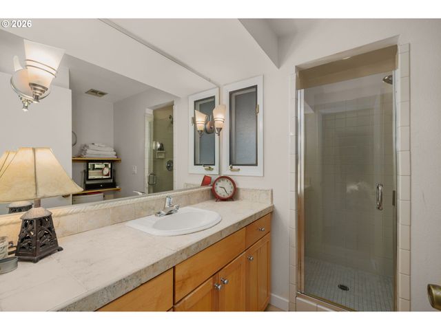 4363 WOODSIDE Cir, Lake Oswego, OR 97035