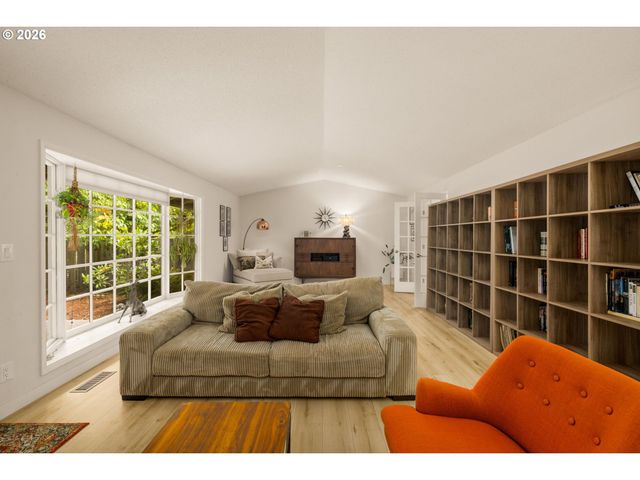 4363 WOODSIDE Cir, Lake Oswego, OR 97035
