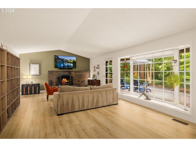 4363 WOODSIDE Cir, Lake Oswego, OR 97035