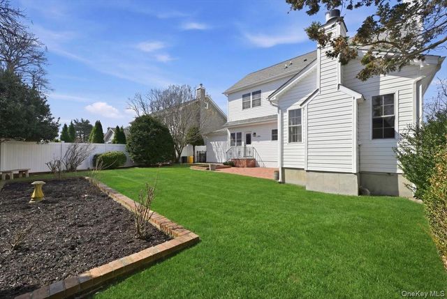 95 Pacific Street, Massapequa Park, NY 11762