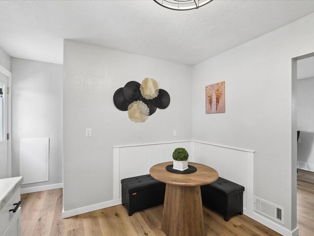 1117 W Desmont Drive, Knoxville, IA 50138