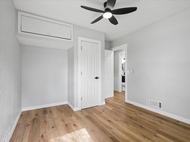 1117 W Desmont Drive, Knoxville, IA 50138