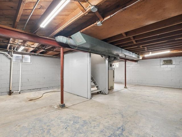 1117 W Desmont Drive, Knoxville, IA 50138
