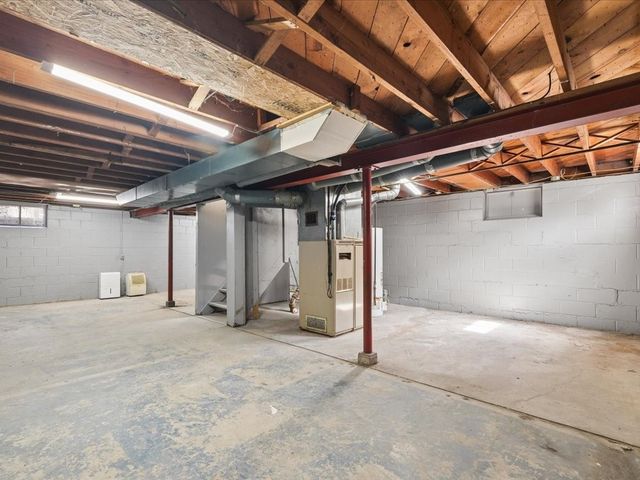 1117 W Desmont Drive, Knoxville, IA 50138