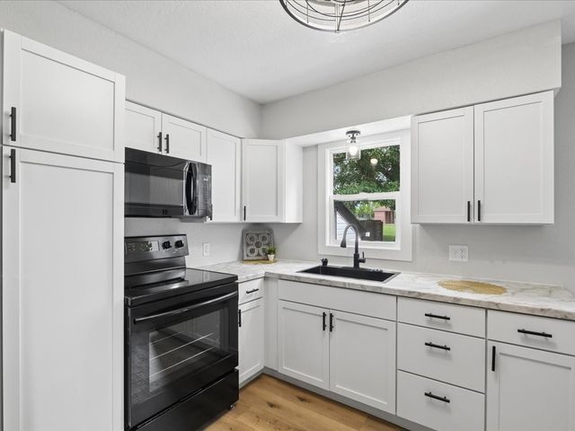 1117 W Desmont Drive, Knoxville, IA 50138