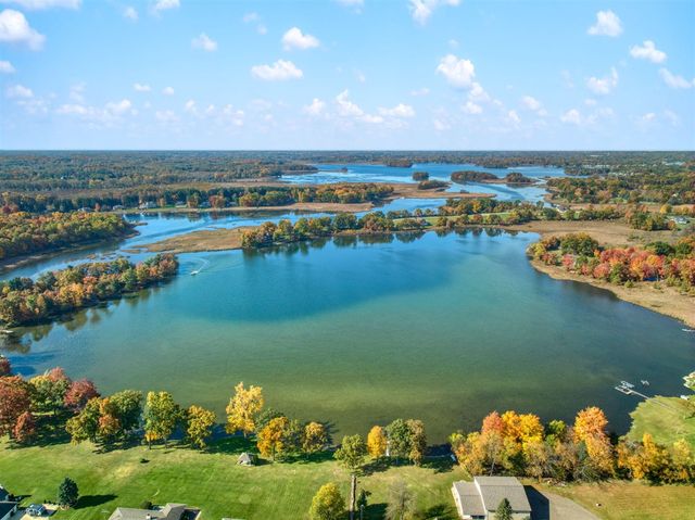 30 Coronado Drive, Jackson, MI 49201