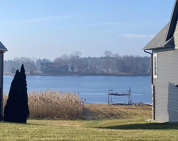 30 Coronado Drive, Jackson, MI 49201