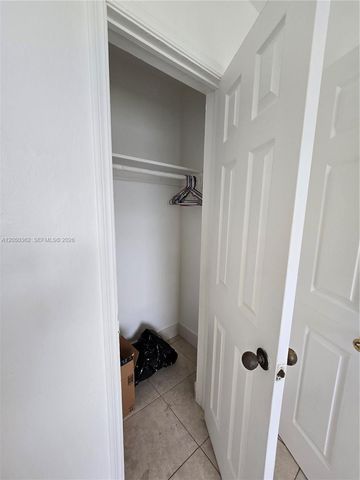 724 SW 7th Terrace 12, Hallandale Beach, FL 33009