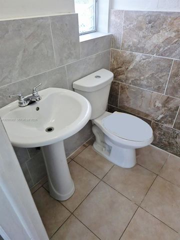 724 SW 7th Terrace 12, Hallandale Beach, FL 33009