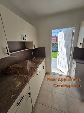 724 SW 7th Terrace 12, Hallandale Beach, FL 33009