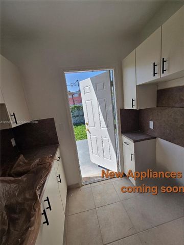 724 SW 7th Terrace 12, Hallandale Beach, FL 33009
