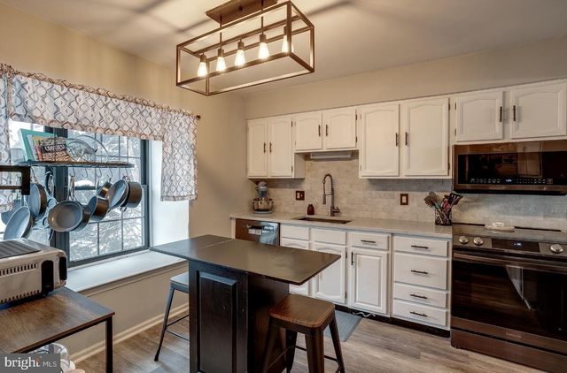 3 CROFTON CMNS, Cherry Hill, NJ 08034