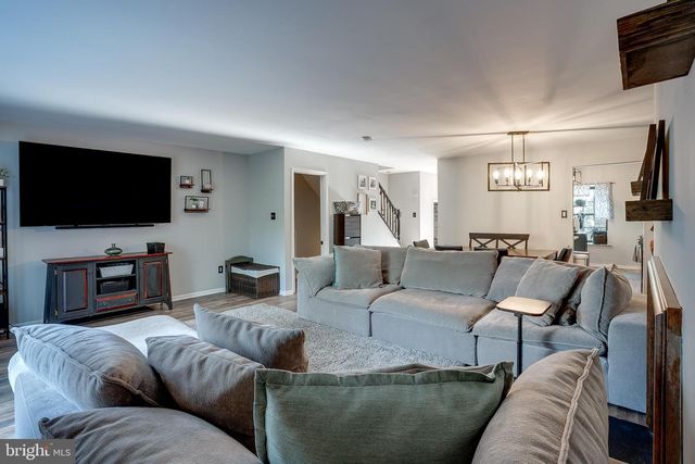 3 CROFTON CMNS, Cherry Hill, NJ 08034