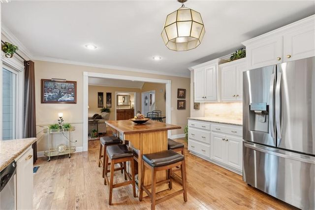 8409 Rosehill Road, Lenexa, KS 66215