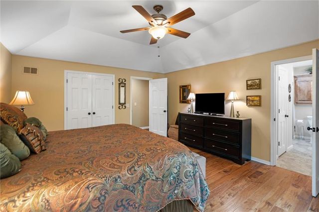 8409 Rosehill Road, Lenexa, KS 66215