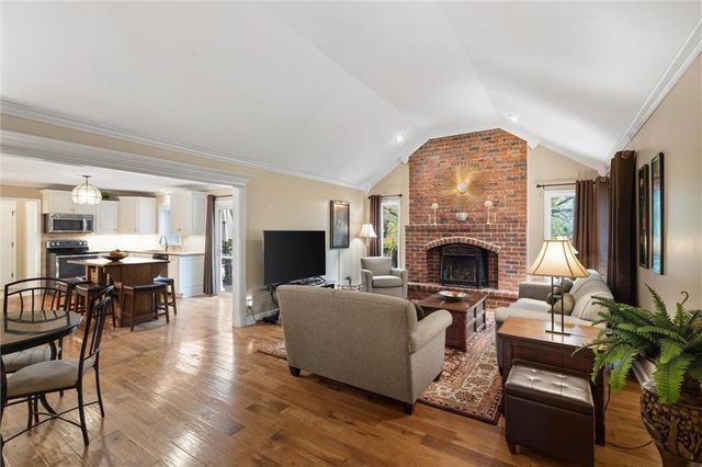 8409 Rosehill Road, Lenexa, KS 66215