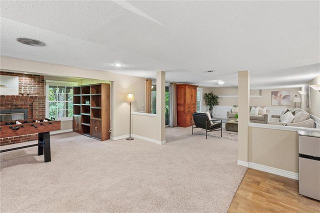 8409 Rosehill Road, Lenexa, KS 66215