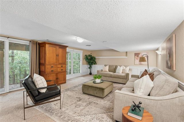 8409 Rosehill Road, Lenexa, KS 66215