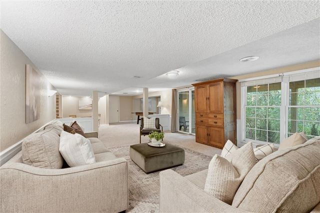 8409 Rosehill Road, Lenexa, KS 66215