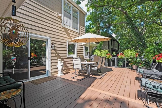 8409 Rosehill Road, Lenexa, KS 66215