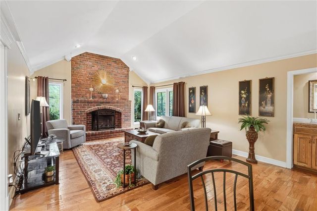 8409 Rosehill Road, Lenexa, KS 66215